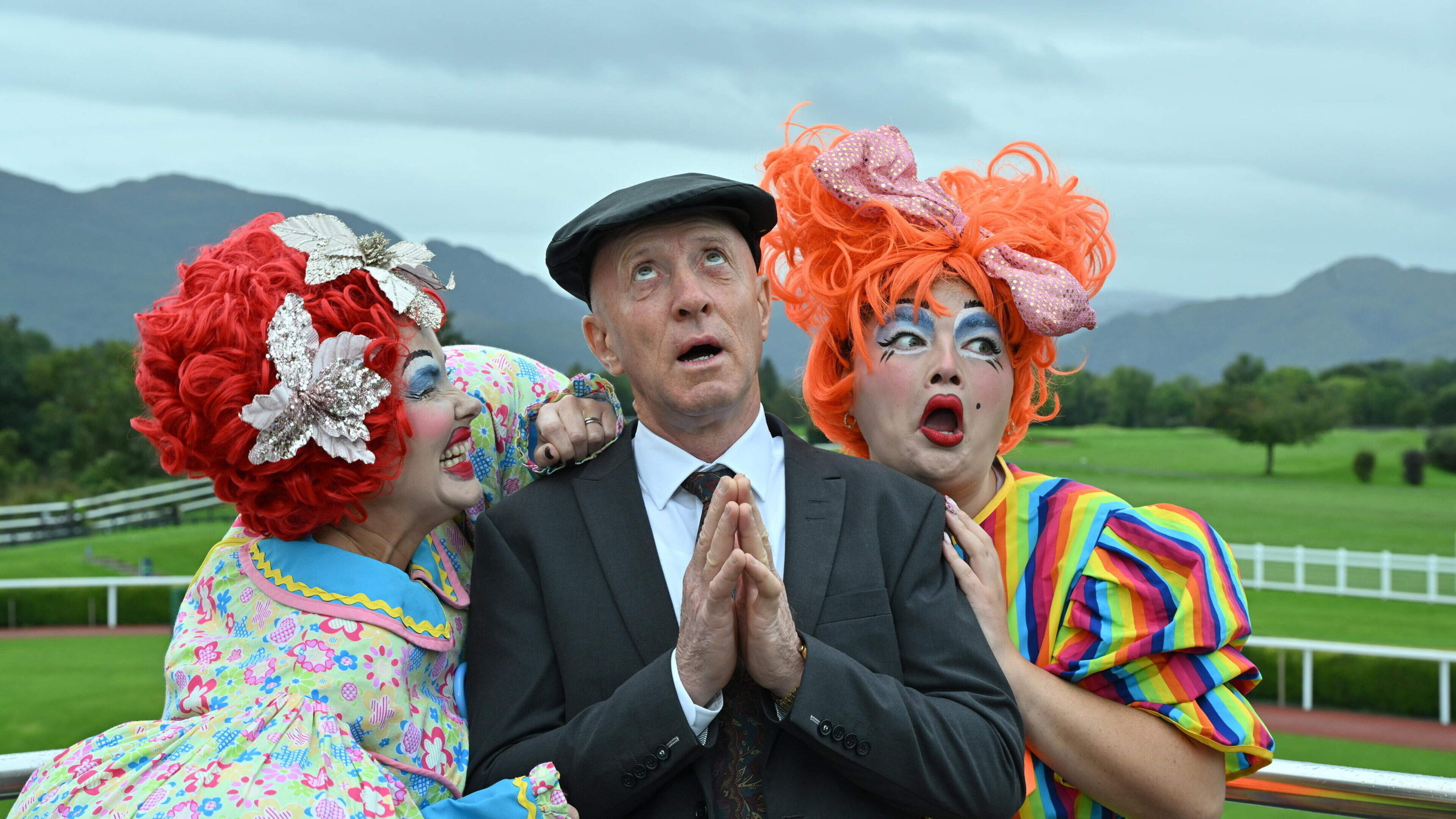 Michael Healy-Rae takes time out to pay a visit the wicked stepsisters in special panto launch